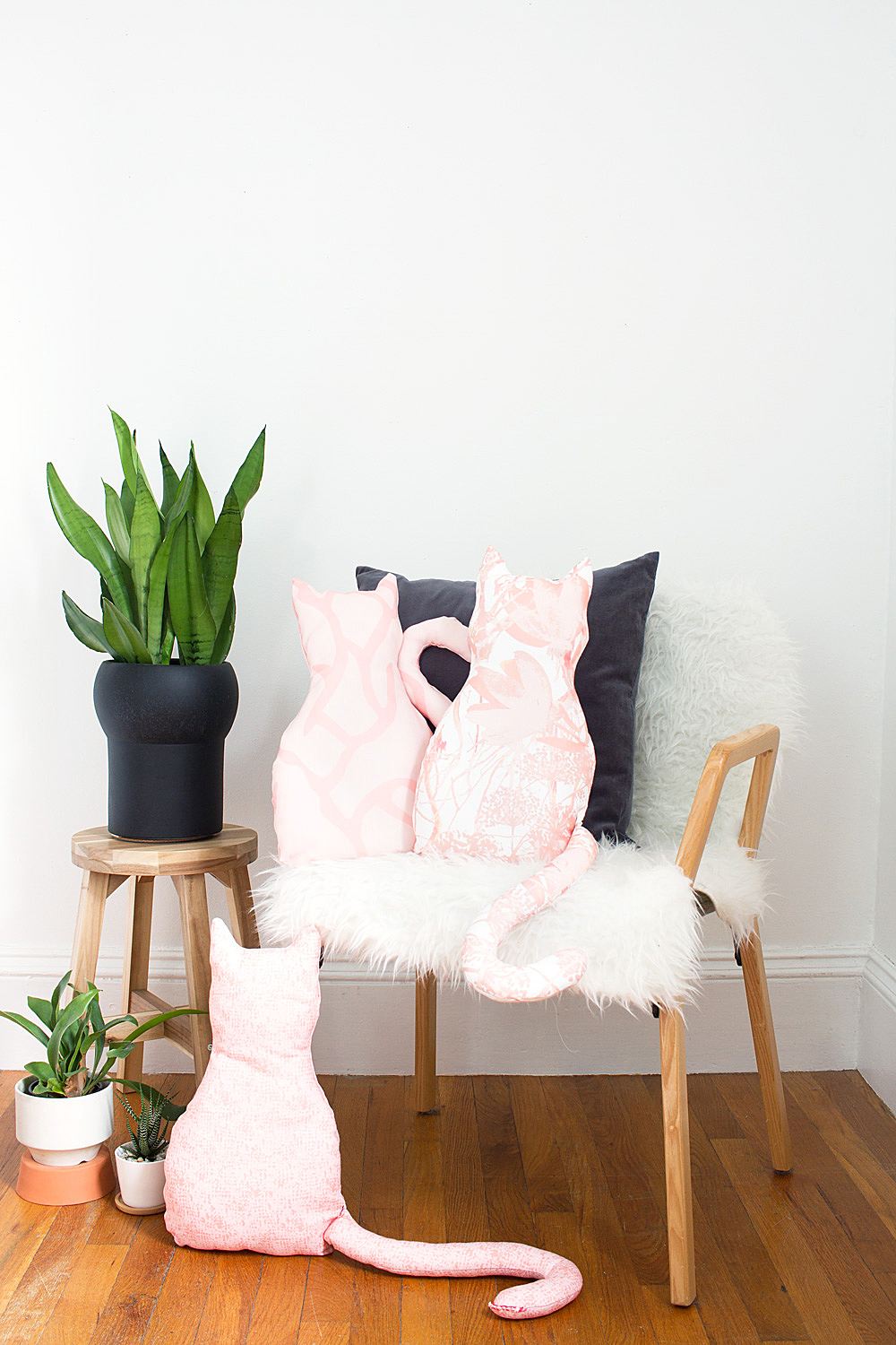 DIY Fur Pillow - How to Sew with Faux Fur for your living room!