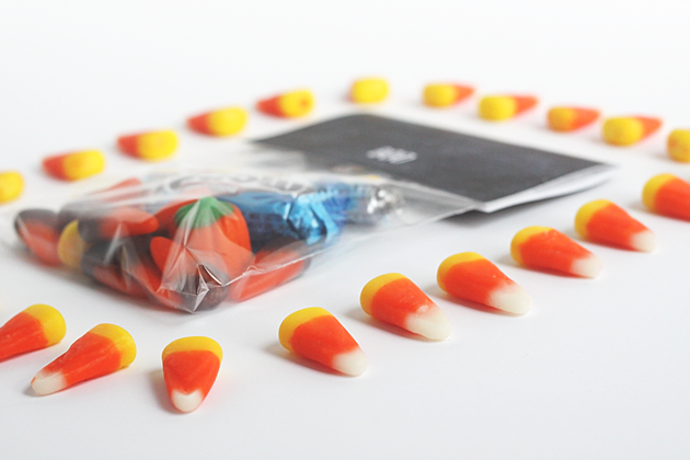 Minimal Halloween treat bag toppers - with printable! by Idle Hands Awake