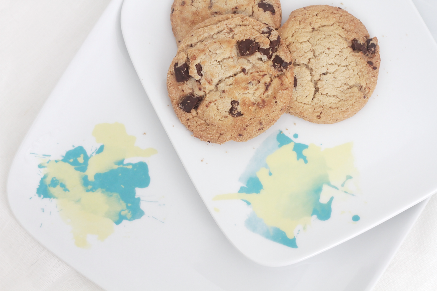 Easy DIY watercolor plates with free printable