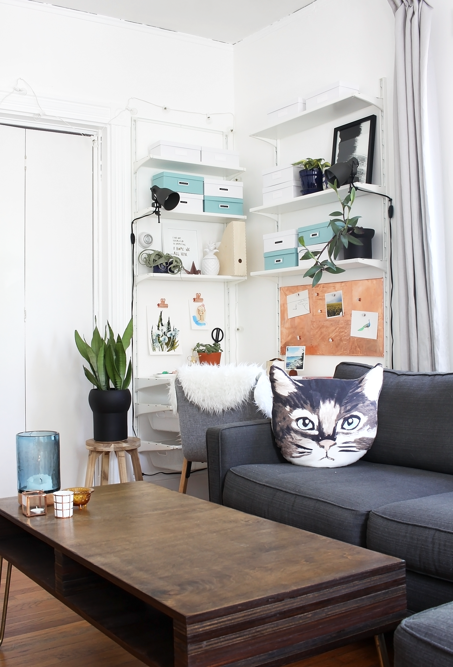 It's so easy to create a Scandinavian workspace in your rental apartment.