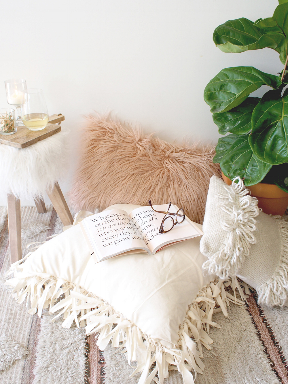 No-Sew Floor Pillow by A Fabulous Fete // 75 Fall DIY Ideas via Idle Hands Awake