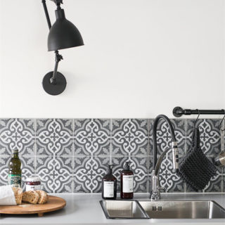 Black, White, and Wood Kitchen Inspiration via Planete Deco