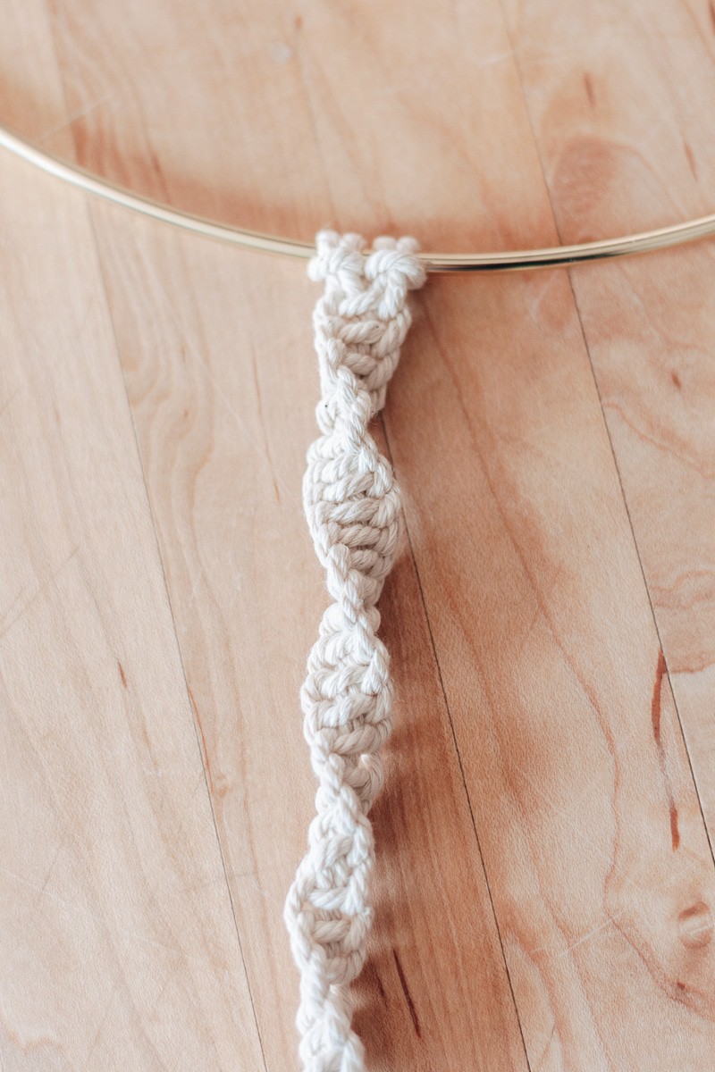 Macrame Knots - how to tie a Square knot