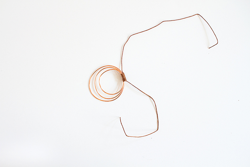 DIY Copper Wire Hoop Ornament @idlehandsawake