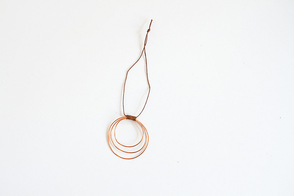 DIY Copper Wire Hoop Ornament @idlehandsawake