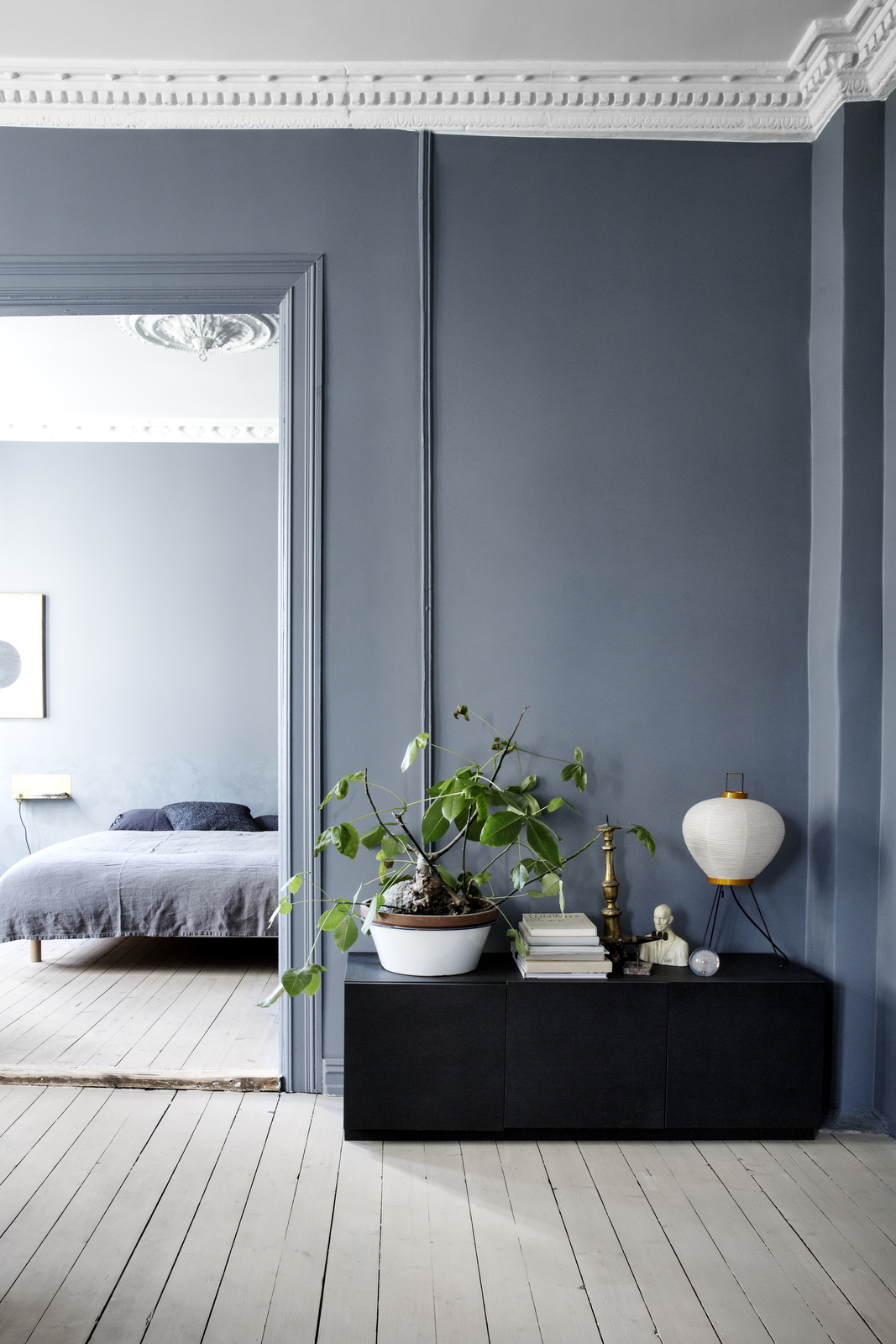 Moody Blue Bedroom Inspiration / 