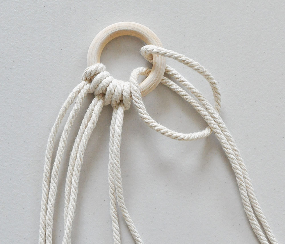 Made in a Day Lark's Head Knot / Learn how to make beginner-friendly macrame knots so you can macrame all day!