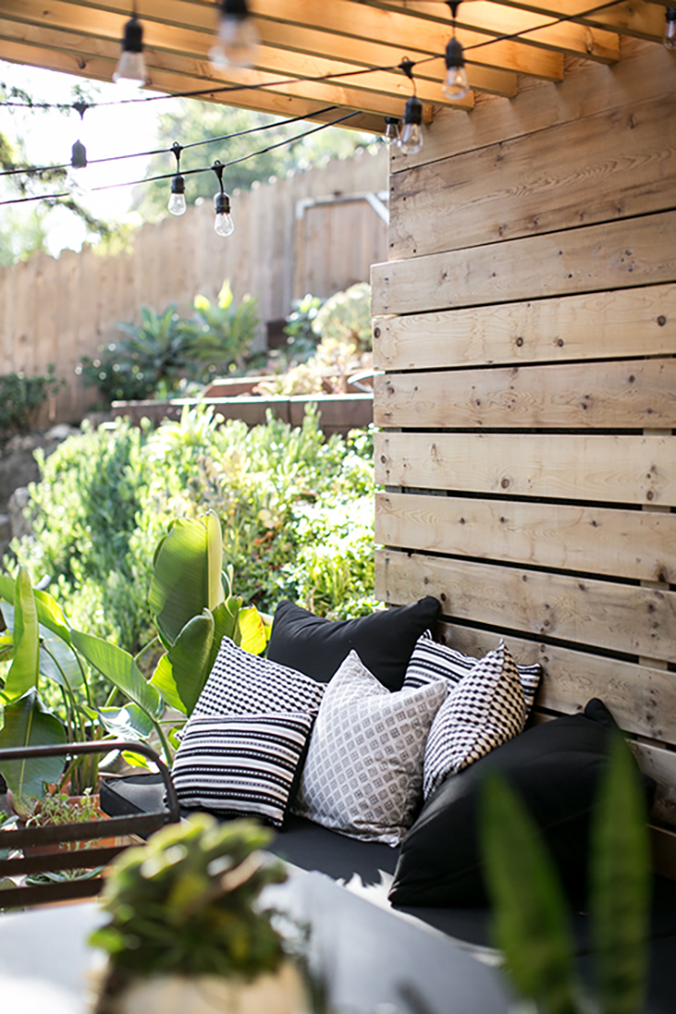 Photo by SF Girl by Bay - Get inspiration for your outdoor space with these Eight Modern Urban Jungle Patios @idlehandsawake