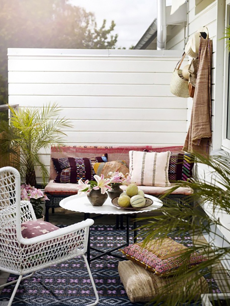 Photo via The Style Files - It's never too early to start daydreaming about summer. Enjoy these modern urban jungle patios and browse ideas for how to make a plant filled outdoor space.