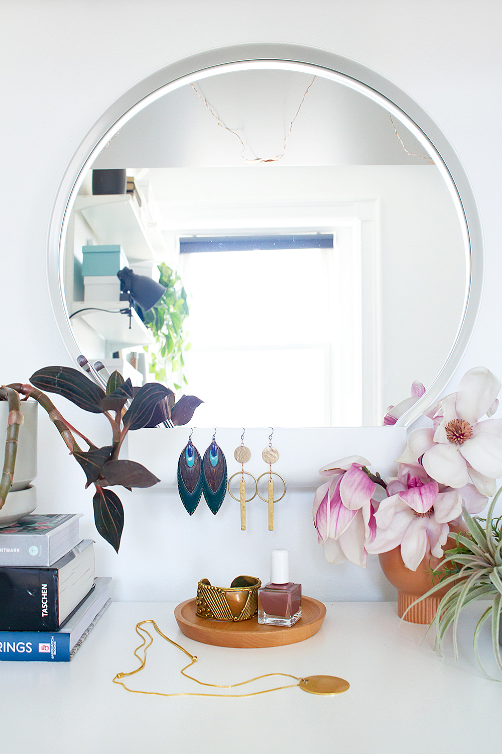 Tips for Styling a Modern Vanity